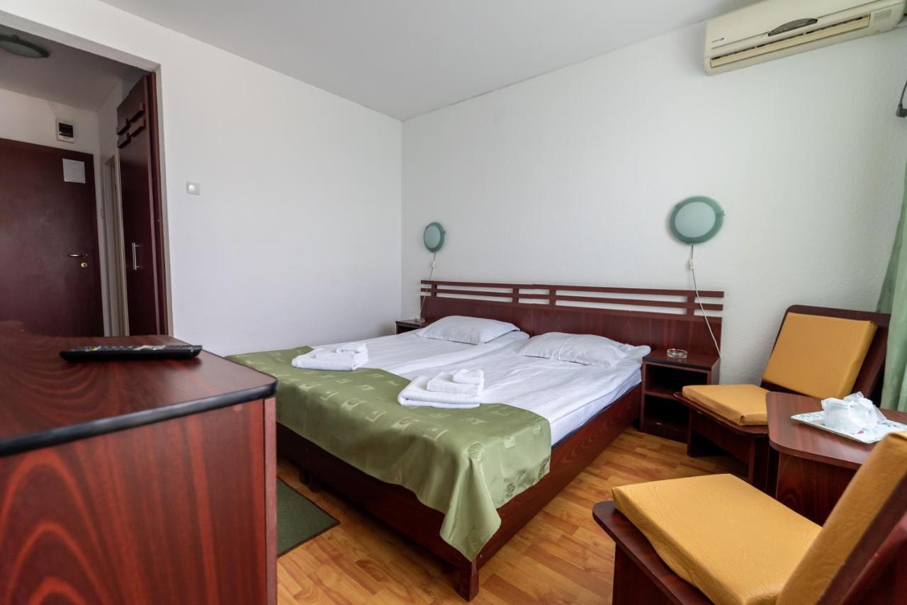Hotel Capitol Jupiter Buitenkant foto
